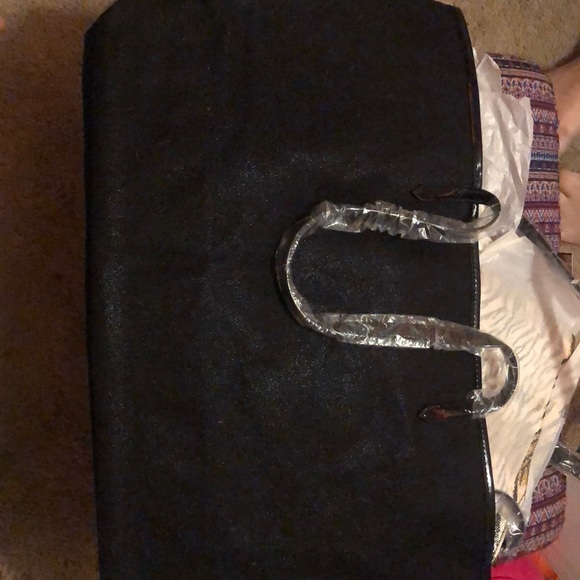 Victoria Secret - Picture 2 of 4